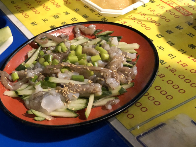 広蔵市場の定番メニュー・活きテナガダコ