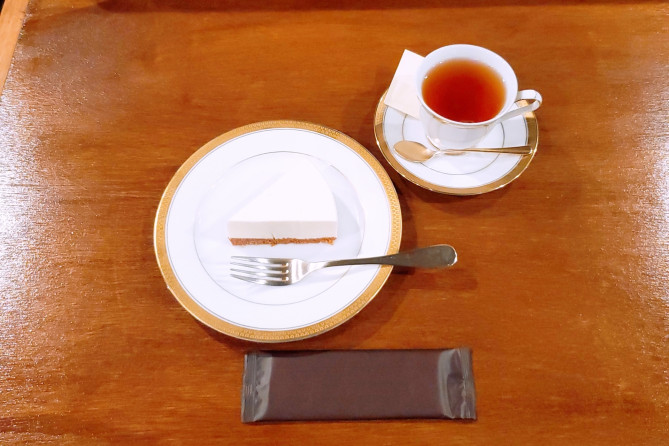 チーズケーキとアールグレイティー