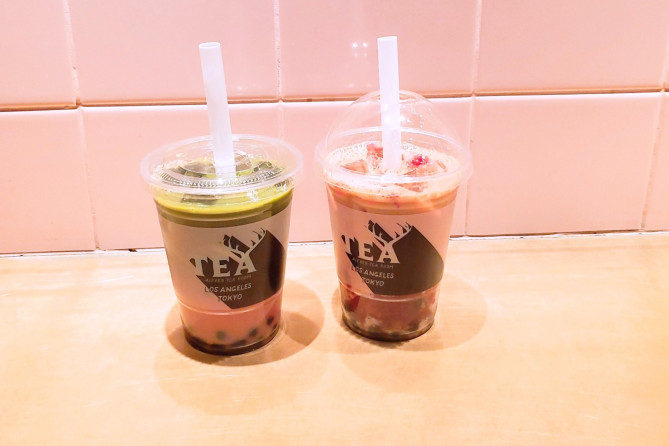 タピオカドリンクのピンク抹茶ラテ