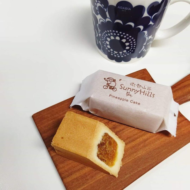 サニーヒルズのパイナップルケーキ