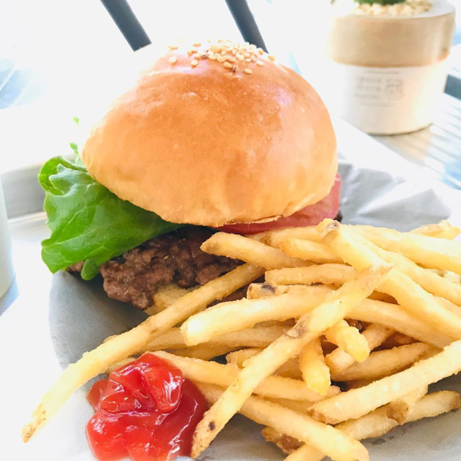 肉感たっぷりのハンバーガー