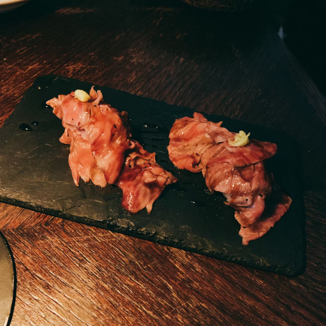 黒毛和牛　炙り寿司