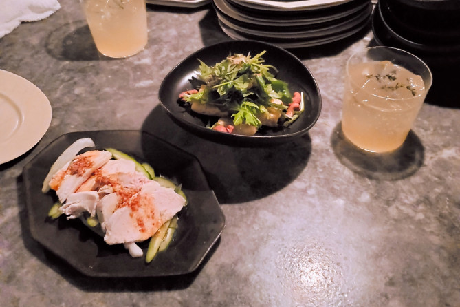 前菜のサラダとおつまみ