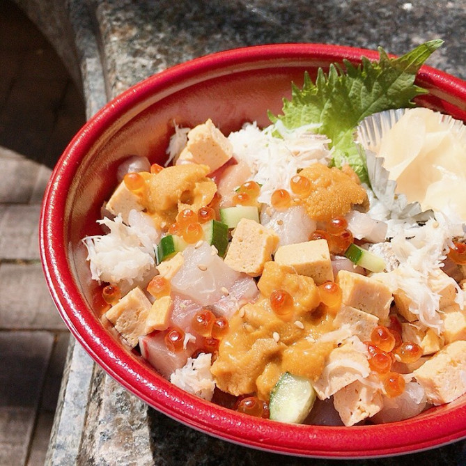 魚真　バラちらし丼