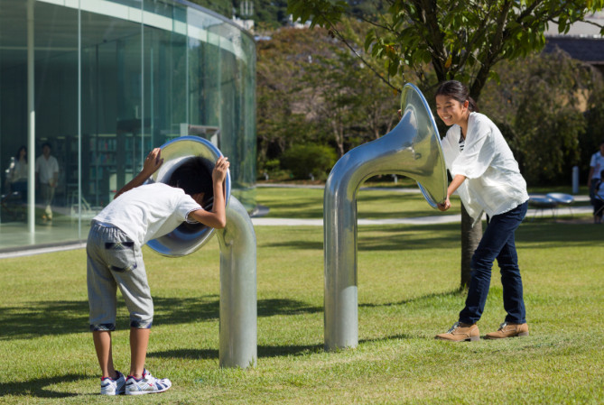 フロリアン・クラール《アリーナのためのクランクフェルト・ナンバー3》2004　金沢21世紀美術館蔵（撮影：渡邉修　写真提供：金沢21世紀美術館）