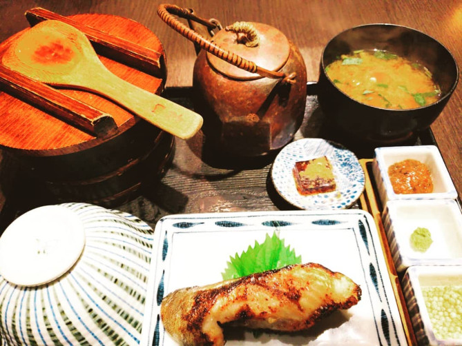 おひつ膳 田んぼ 表参道