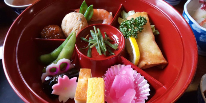 兼六亭 加賀殿定食 六勝 (ろくしょう)