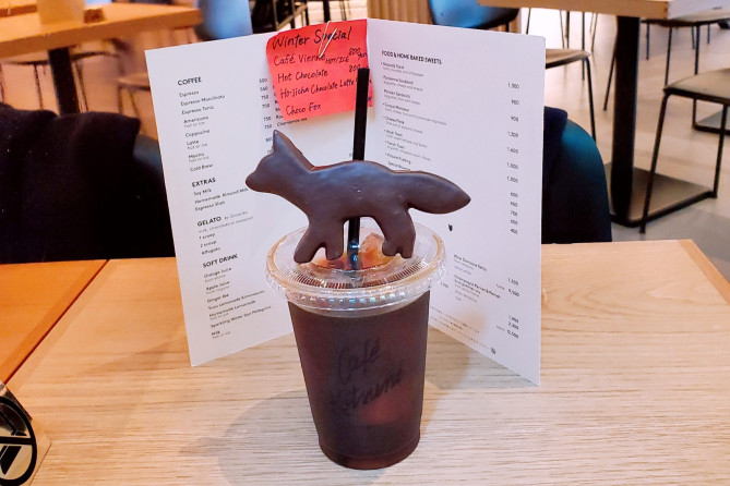 コールドブリューとチョコレートのキツネサブレ