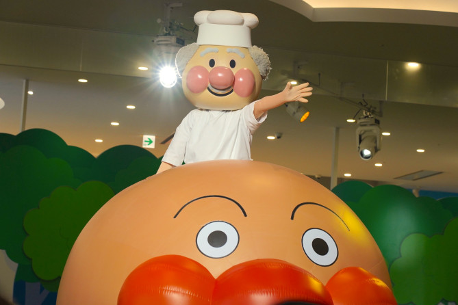 横浜アンパンマンこどもミュージアム：ジャムおじさんとアンパンマン号