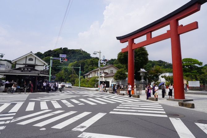 鶴岡八幡宮:入口の鳥居