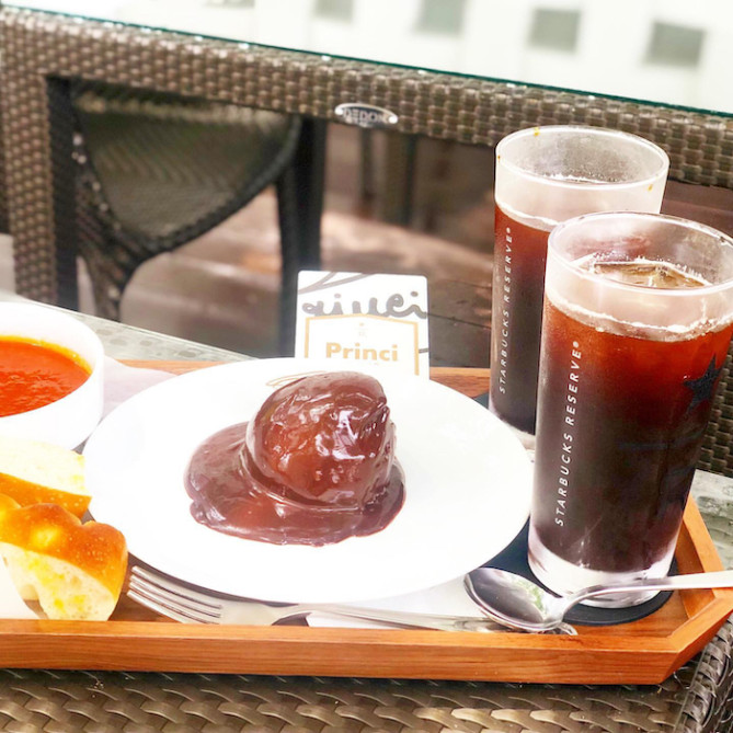 お散歩の後にテラスでティータイム