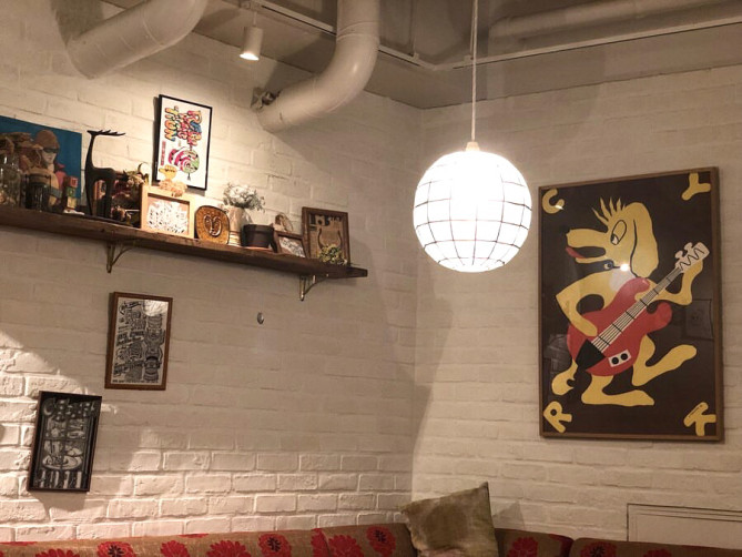 駅から7分、カジュアルなカフェMOJA in the HOUSE