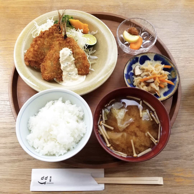 全国の美味しいものが集まった定食メニューが人気　d47食堂