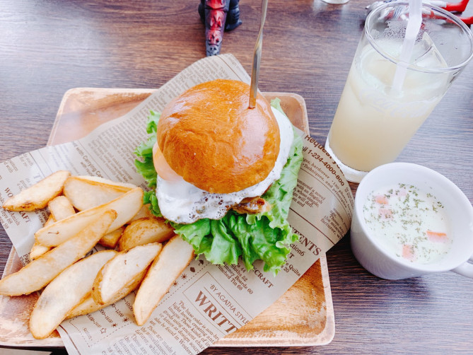 ゴージャステリヤキチーズバーガー(シュッシュポポン)
