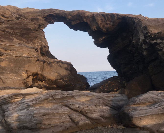 城ケ島エリアの「馬の背洞門」