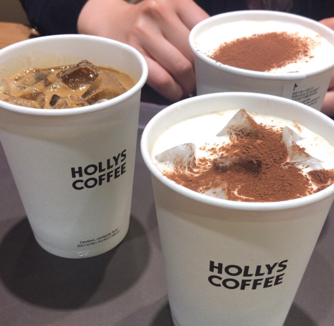 街を歩けば必ず見つかるHOLLYS　COFFEE！