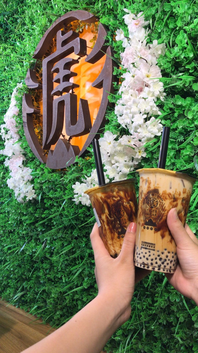 手前がクリームありでタピオカミックス、奥はクリームなしでバボタピオカ