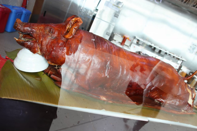 レチョンの正体は、豚の丸焼き！