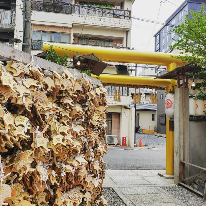 御金神社のイチョウ型の絵馬