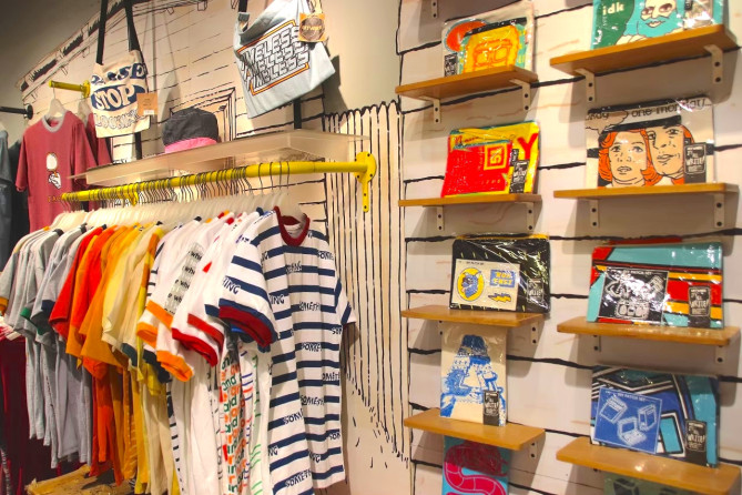 アヤラモールのTシャツ屋さん
