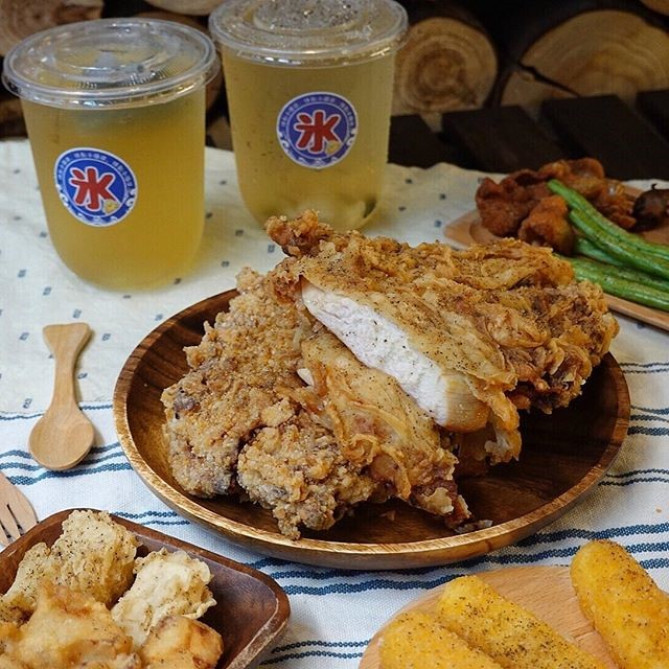 士林夜市の巨大チキン