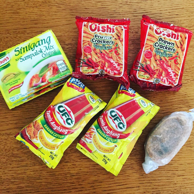 バナナケチャップ(中央)