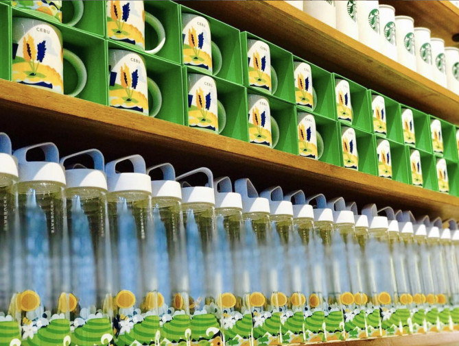 スターバックスのマグ