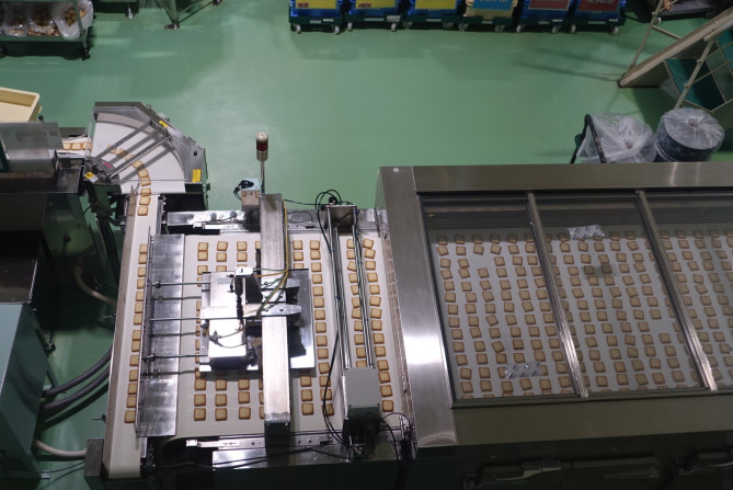 焼き上がったばかりのラングドシャ