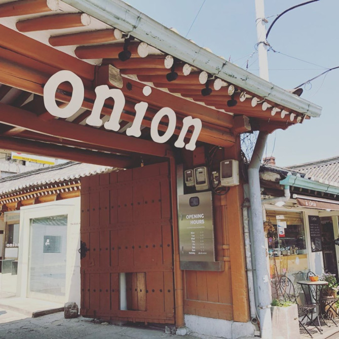 立派な門構えのcafeonion