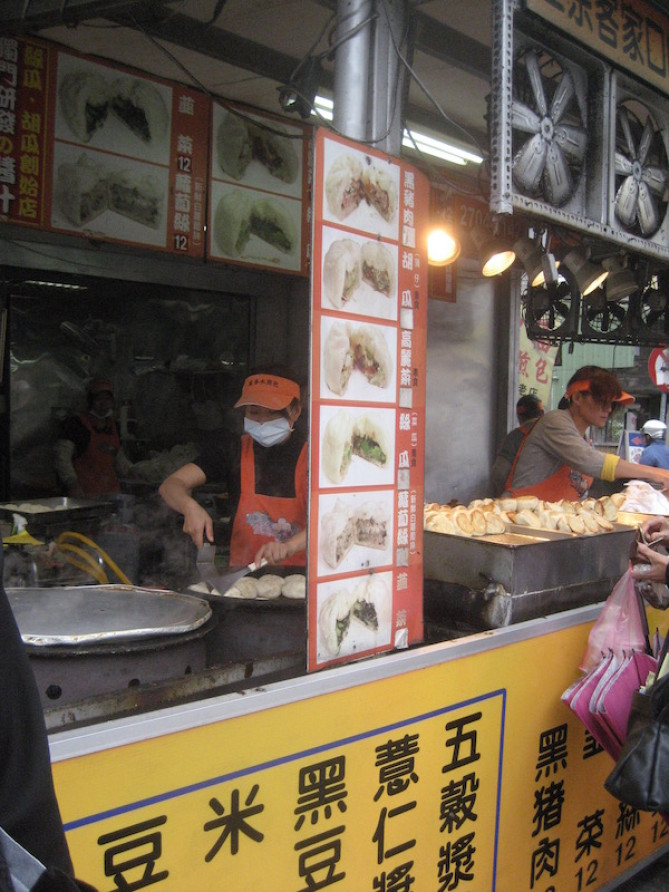 市場などもMRT駅のすぐそばにあるので便利