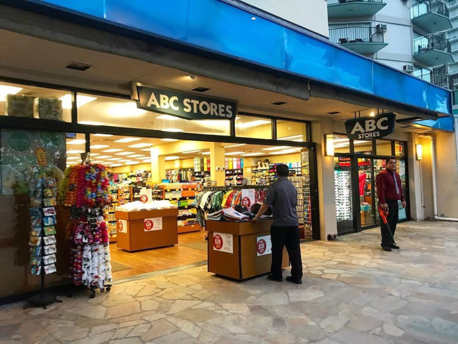 ハワイのコンビニ的存在「ABCマート」