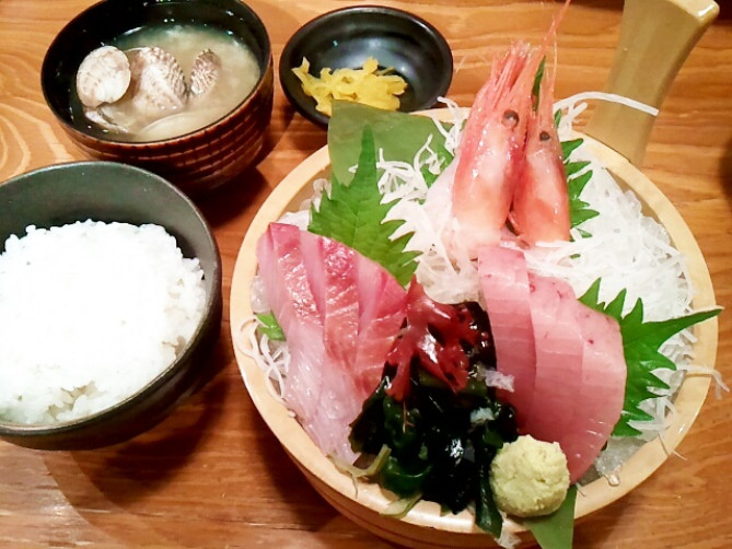 釧路和商市場で美味しい海鮮を堪能!