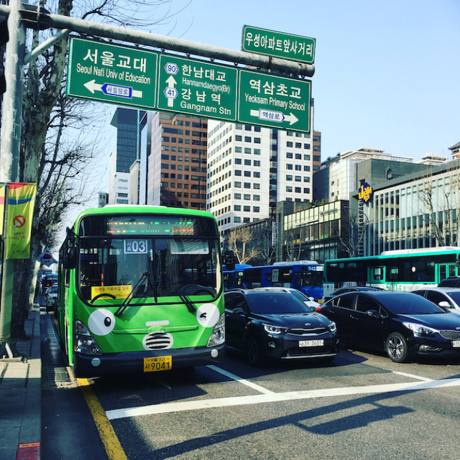 ソウル市内を走るかわいらしいグリーンバス