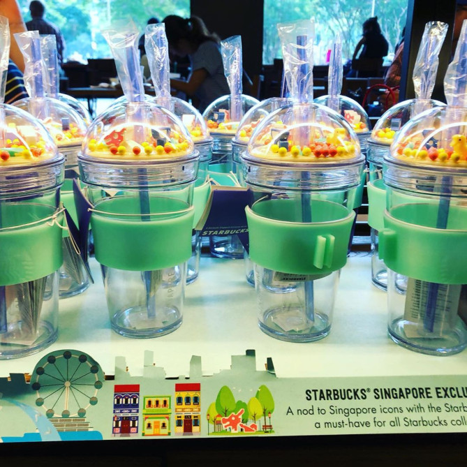 ポップなデザインのコールドカップ