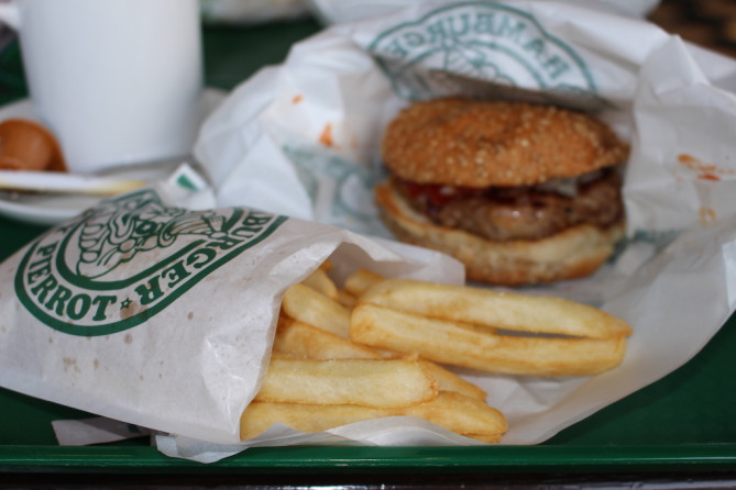 ラッキーチーズバーガーとポテト