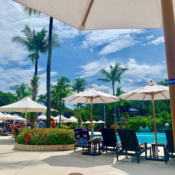 シャングリラのプール