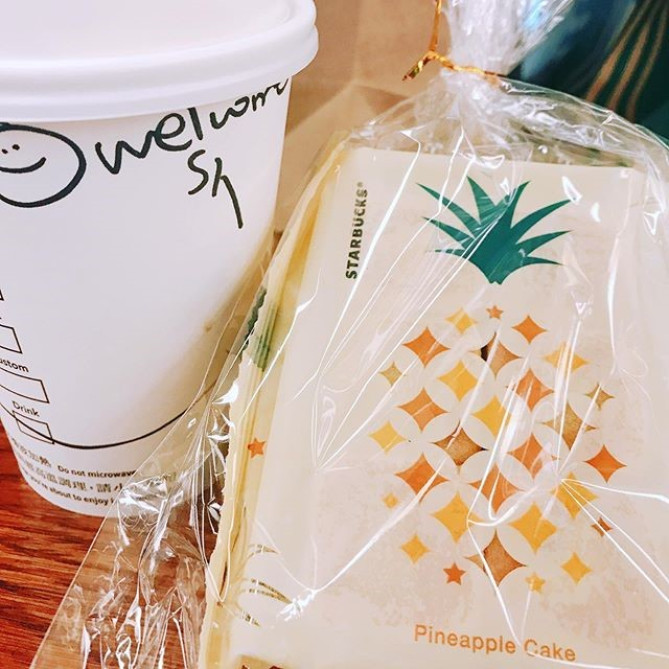 スタバ限定パイナップルケーキ