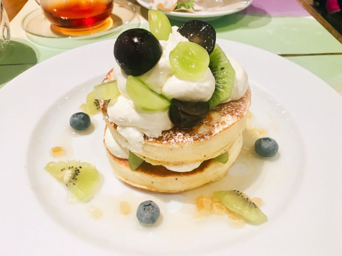 シャインマスカットとナガノパープルのパンケーキ