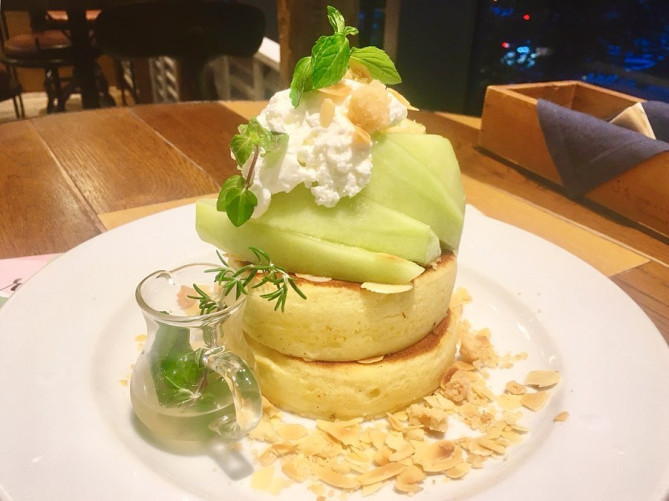 メロンとエルダーフラワーのパンケーキ