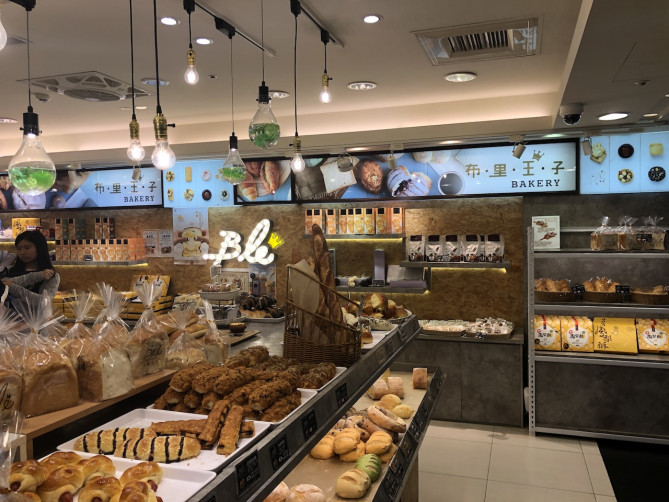 お店はレストランや夜市以外にも!