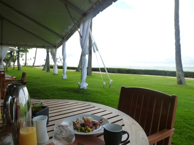 プルメリアビーチハウスの朝食ブッフェ（ザ・カハラ・ホテル＆リゾート)