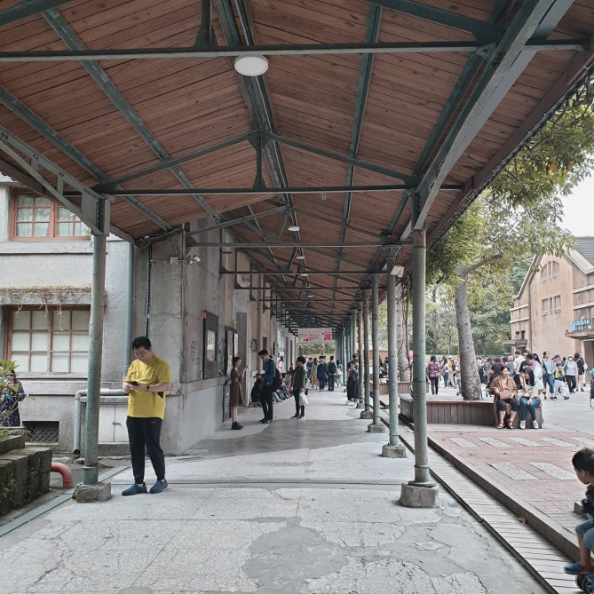 コンクリート打ちっ放しのお洒落空間