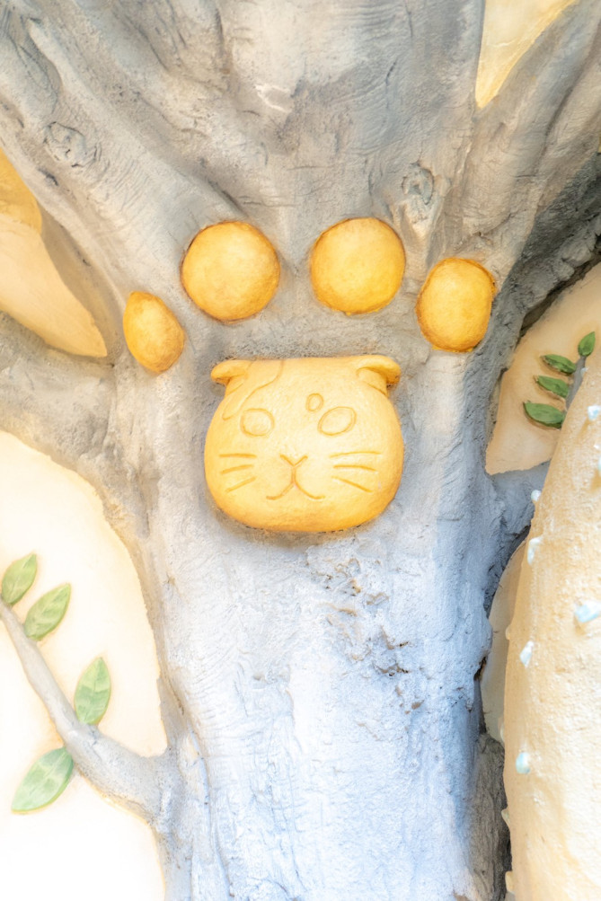 エントランスにある猫のアート