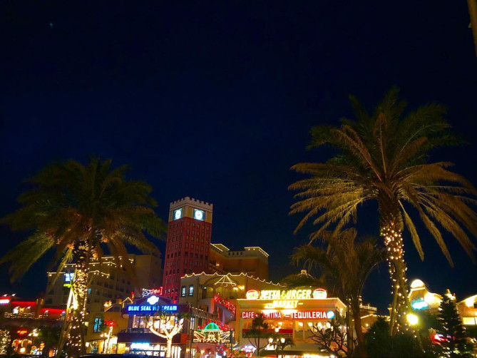 夜のアメリカンビレッジ