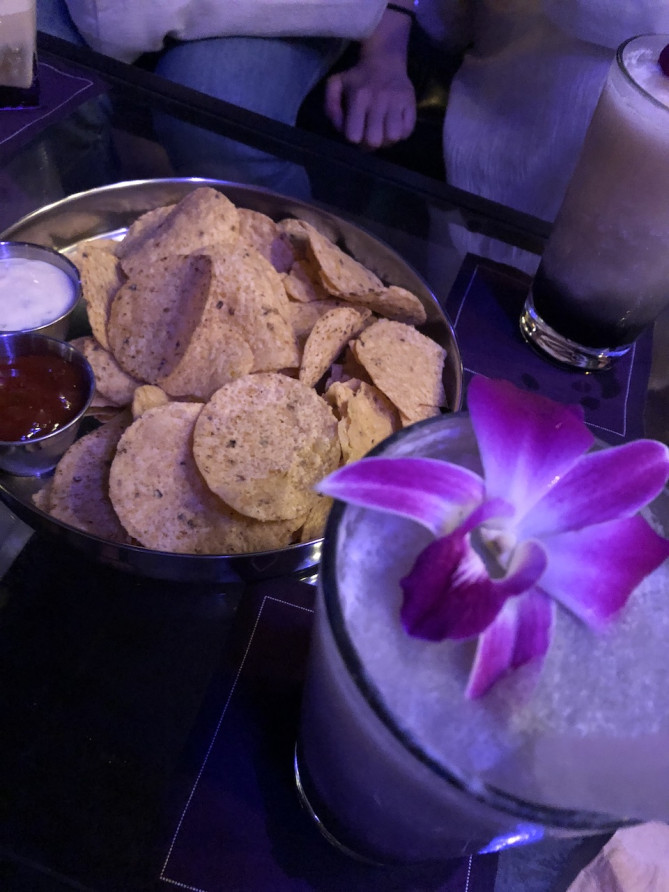 パープルピープルのドリンクとフード