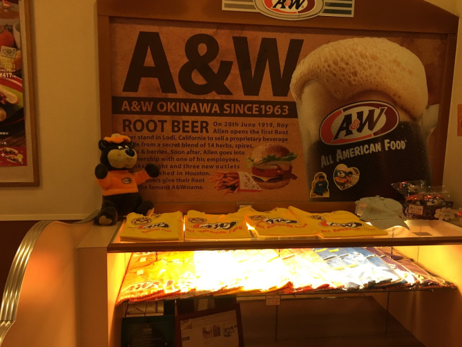 お土産にも最適なA&Wのポーチ