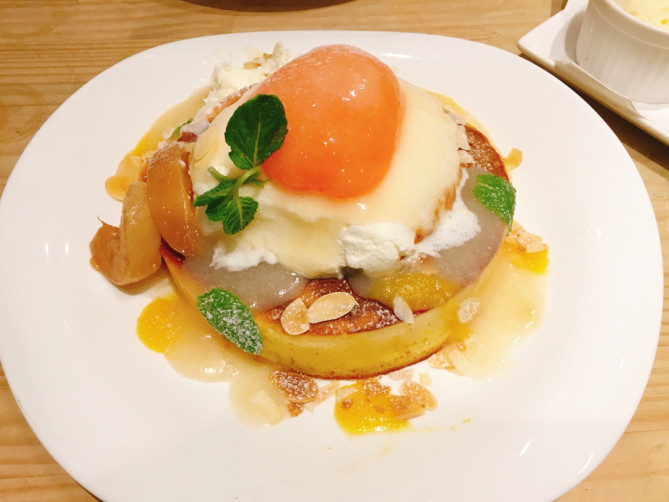 ～天使のクリーム～桃のレアチーズパンケーキ（2018/6/1/〜7/31）：1,570円
