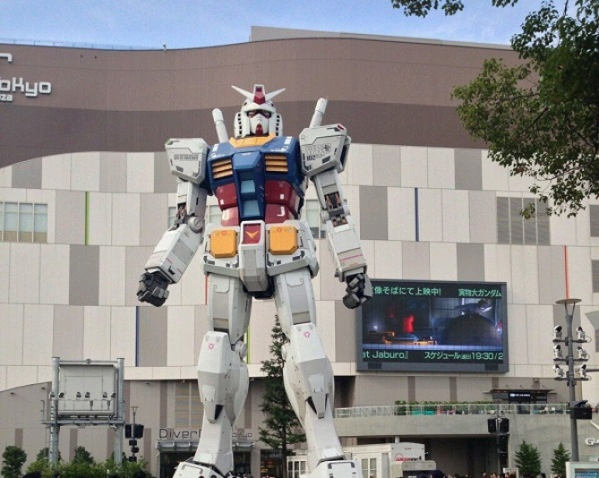 お台場 あの巨大ガンダムの秘密を解明 変形時間は ガンダムベース ガンダムカフェも
