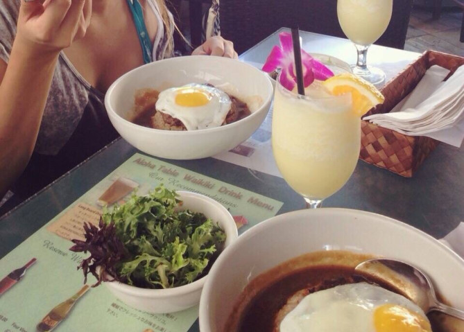 アロハテーブル名物ロコモコ