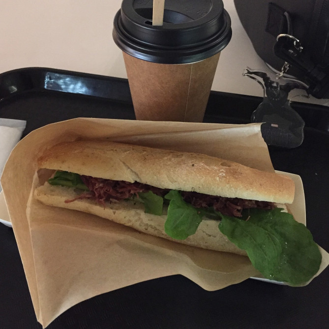 カフェトラベラーズコーヒーのサンドイッチ